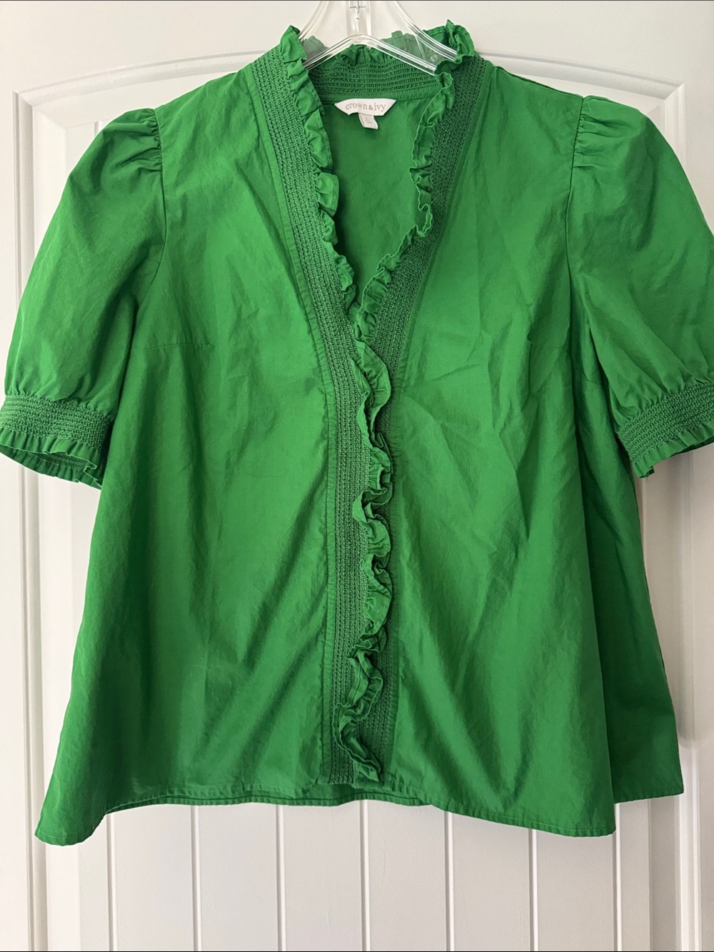 crown & ivy Bright Green Ruffle V-Neck Puff Sleeve Blouse
